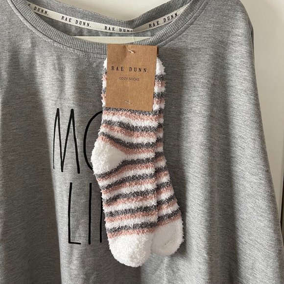New Rae Dunn Gray Plus Size Mom Life Sweatshirt 3X and Cozy Socks - Picture 5 of 12